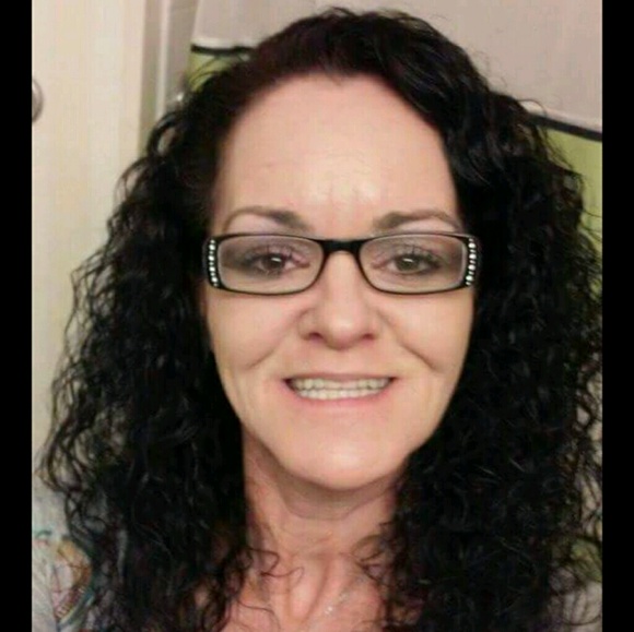 Meet your Posher, Lisa - Picture 1 of 1